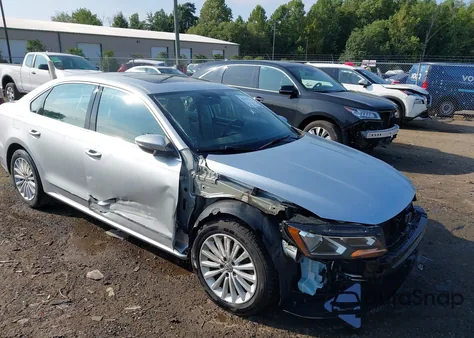 2016 Volkswagen Passat 1.8T Se z USA, uszkodzony, nr VIN 1VWBT7A3XGC054378